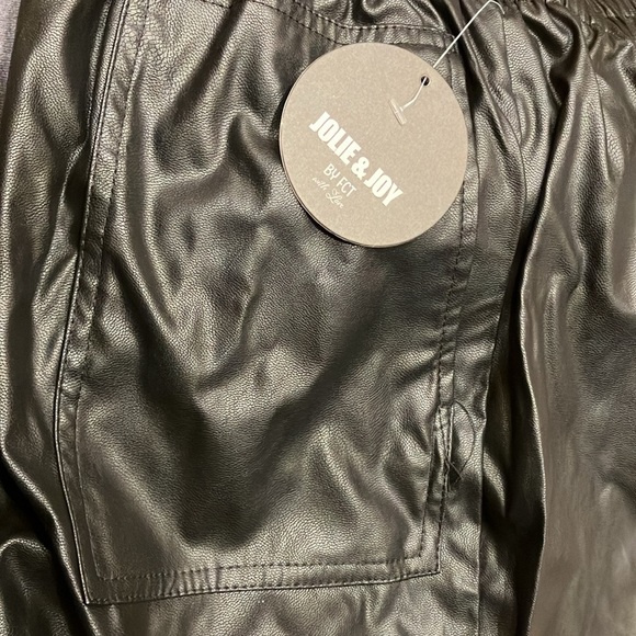 Jolie & Joy Size 3X Black Elastic & Button Closure Shorts. New With Tags - Picture 7 of 8